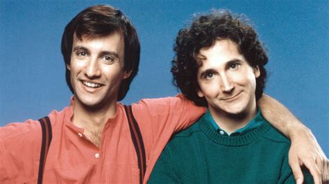  Perfect Strangers, kuuluisat New Yorkilaiset naapurit ja kulttuurienvälisistä kohtaamisista syntyvä komedia!